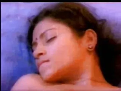 ಸುಂದರವಾದ ಹದಿಹರೆಯದವರನ್ನು ಕೊರೆಯಲಾಗಿದೆ